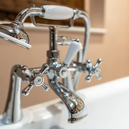 Forrest's Yard - 2 *